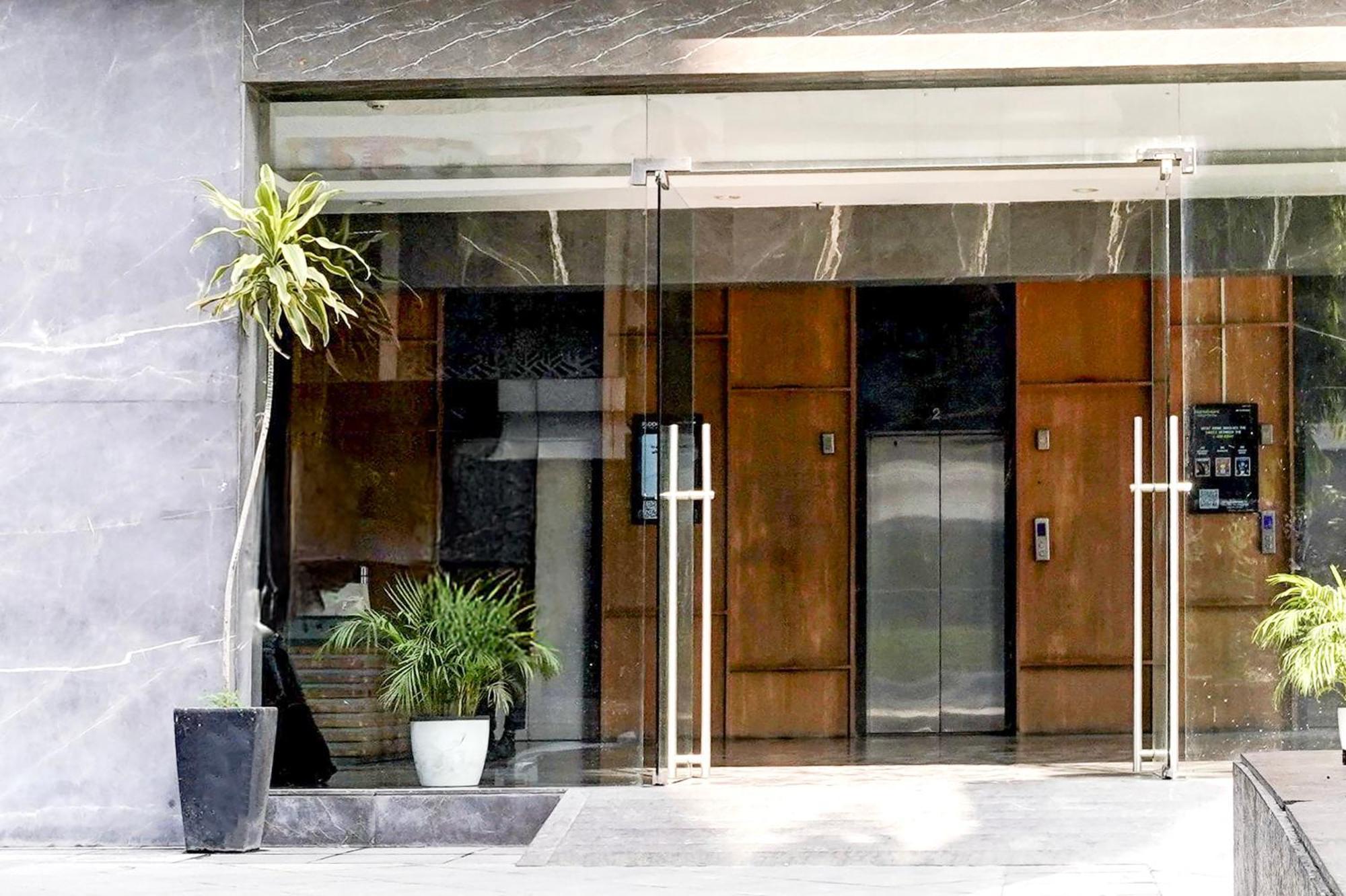 Turambhe Super Townhouse Pbg Mall Vashi מראה חיצוני תמונה
