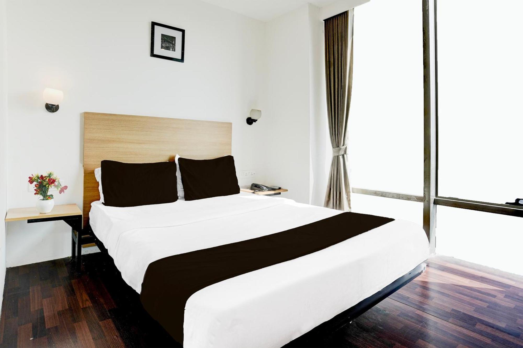 Turambhe Super Townhouse Pbg Mall Vashi מראה חיצוני תמונה