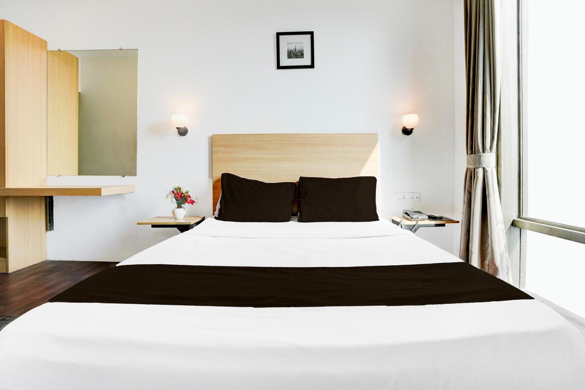 Turambhe Super Townhouse Pbg Mall Vashi מראה חיצוני תמונה