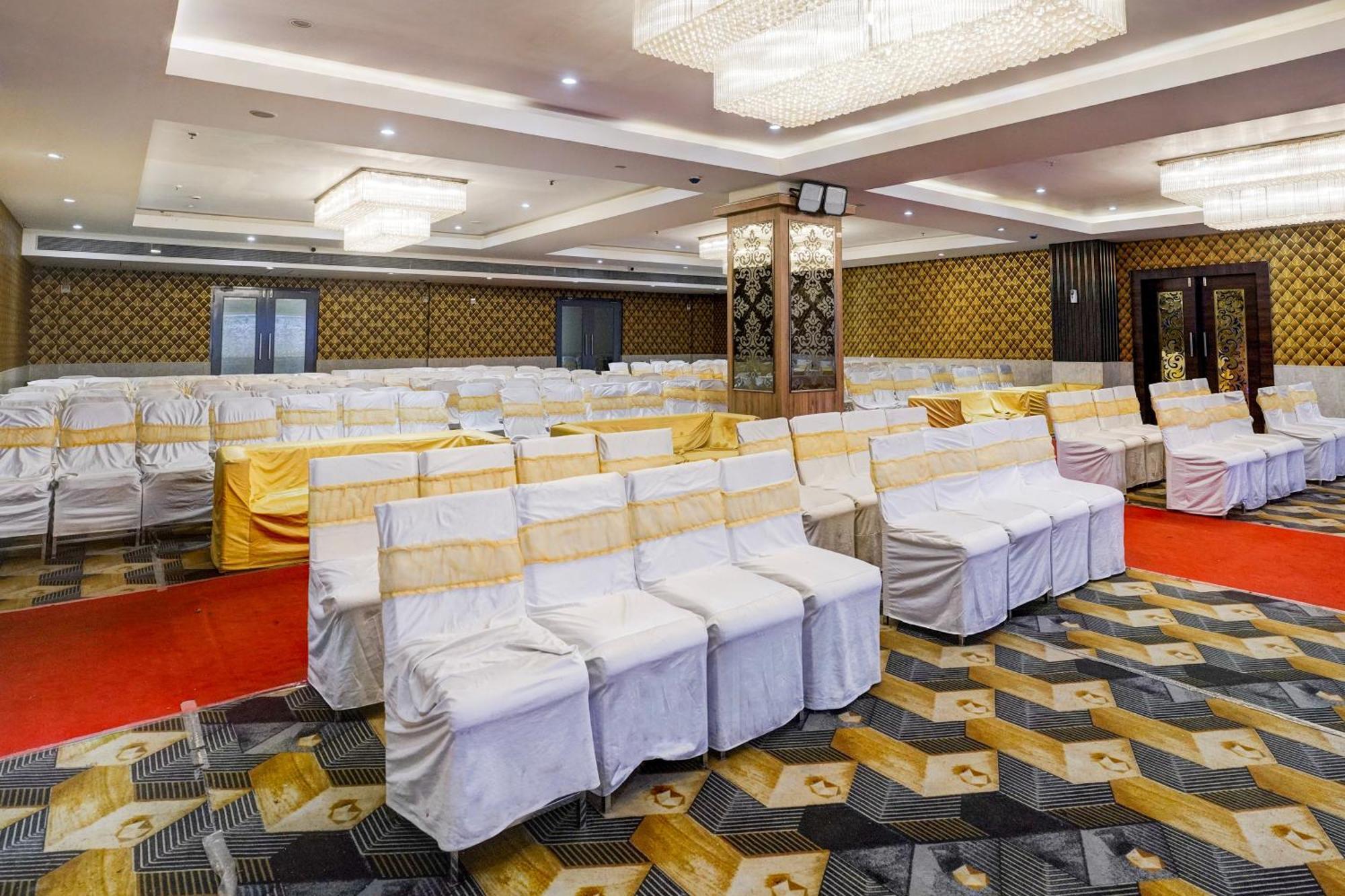 Turambhe Super Townhouse Pbg Mall Vashi מראה חיצוני תמונה