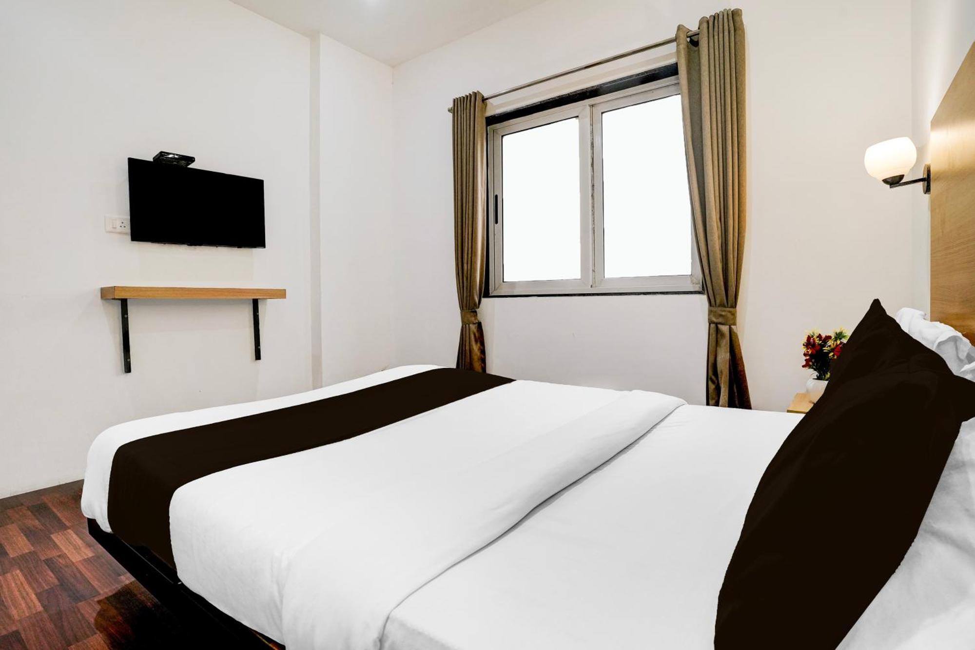 Turambhe Super Townhouse Pbg Mall Vashi מראה חיצוני תמונה