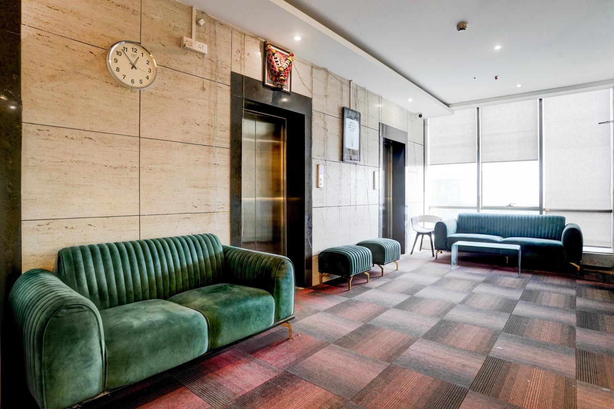 Turambhe Super Townhouse Pbg Mall Vashi מראה חיצוני תמונה